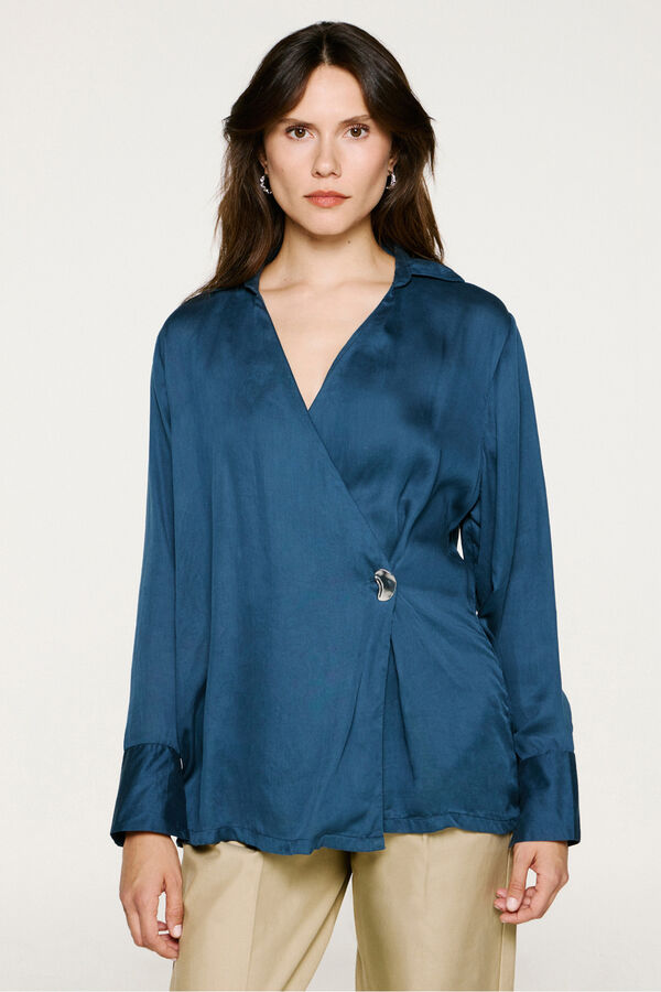 Selected Blusa cuello pico detalle metálico Azul marino