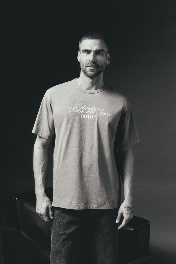 OOTO Camiseta gráfica lavada Kaki
