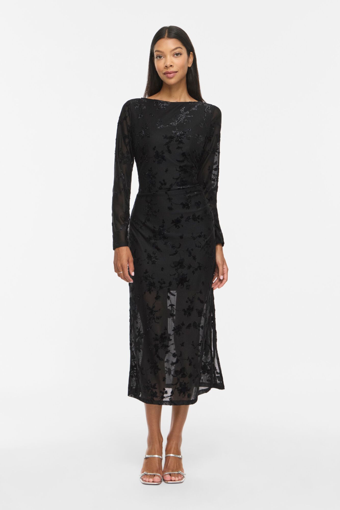 Vila Vestido midi preto com bordado floral