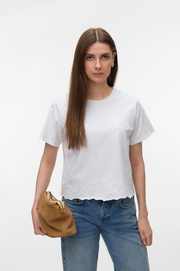 Vero Moda T-shirt b&aacute;sica com detalhe estampado na parte de baixo Branco