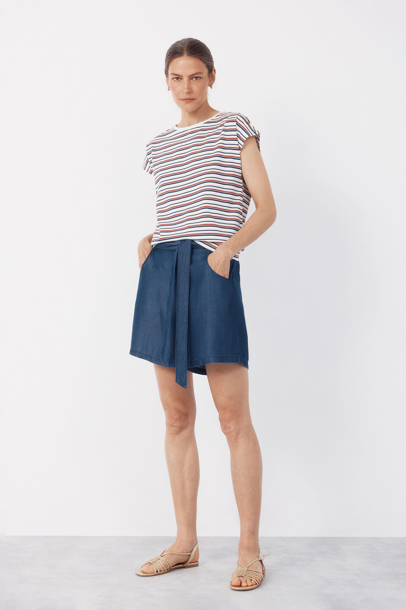 Cortefiel Basic t-shirt with gold buttons