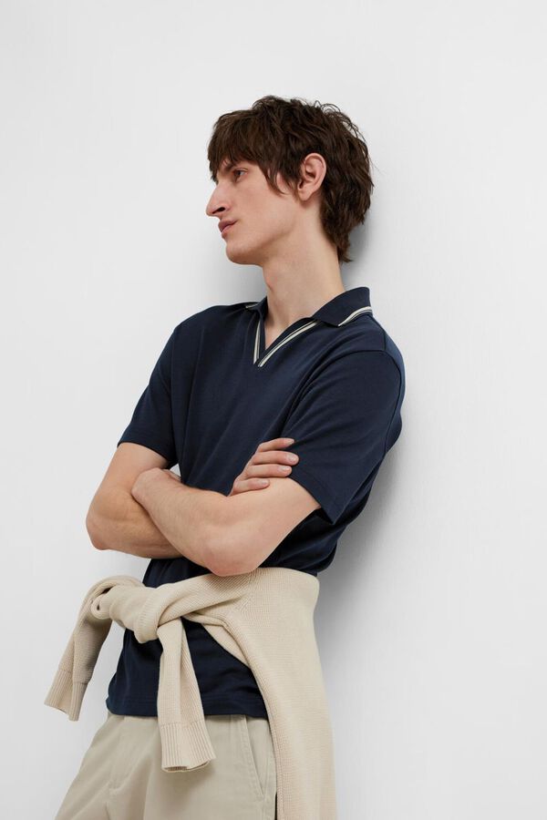 Selected short sleeve V- neck polo shirt made from 100% organic cotton.  Navy