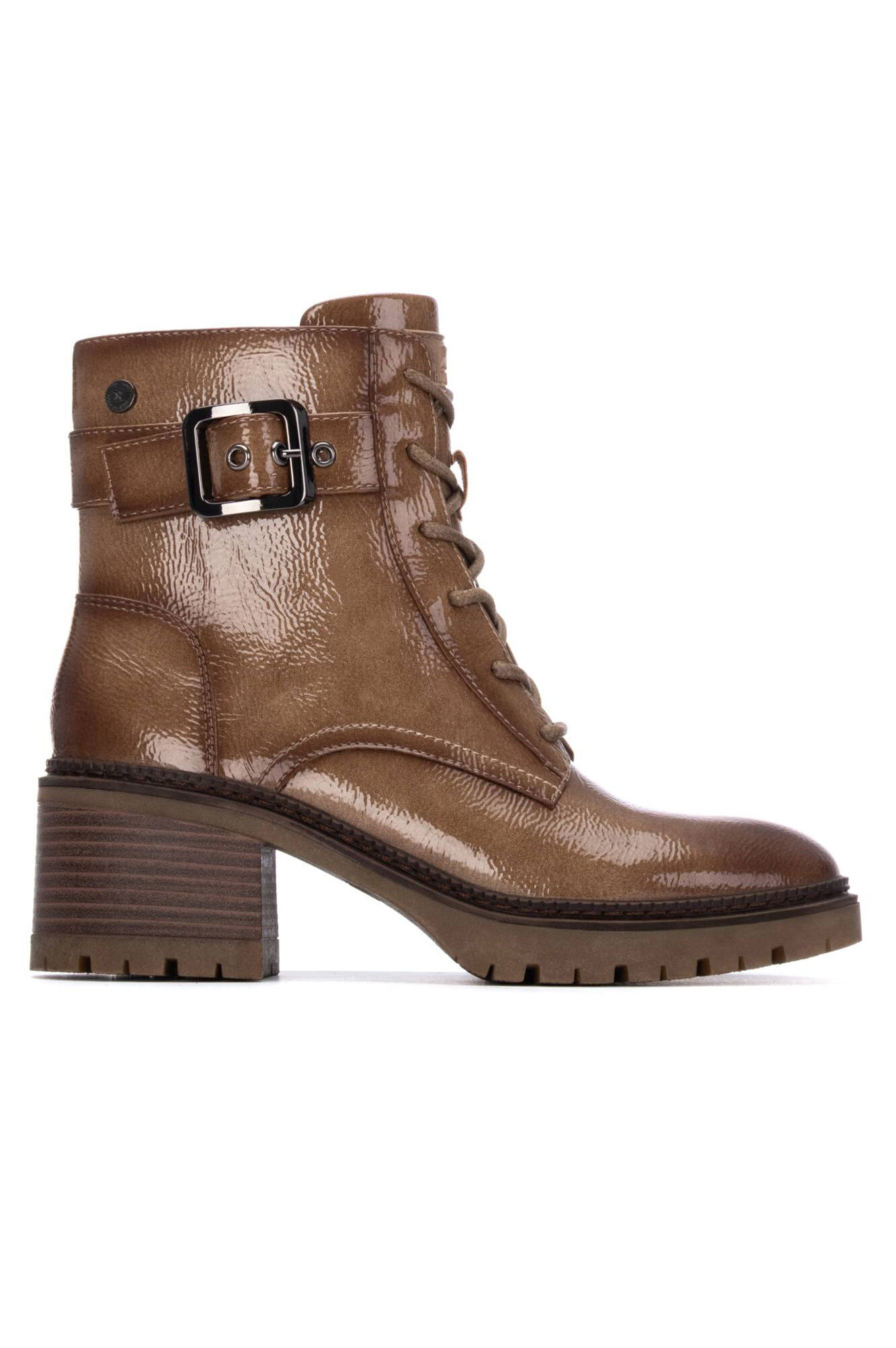 XTI Bot&iacute;n charol con cordones