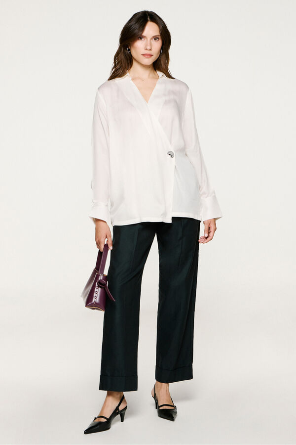 Selected Blusa gola V com detalhe metálico  Branco