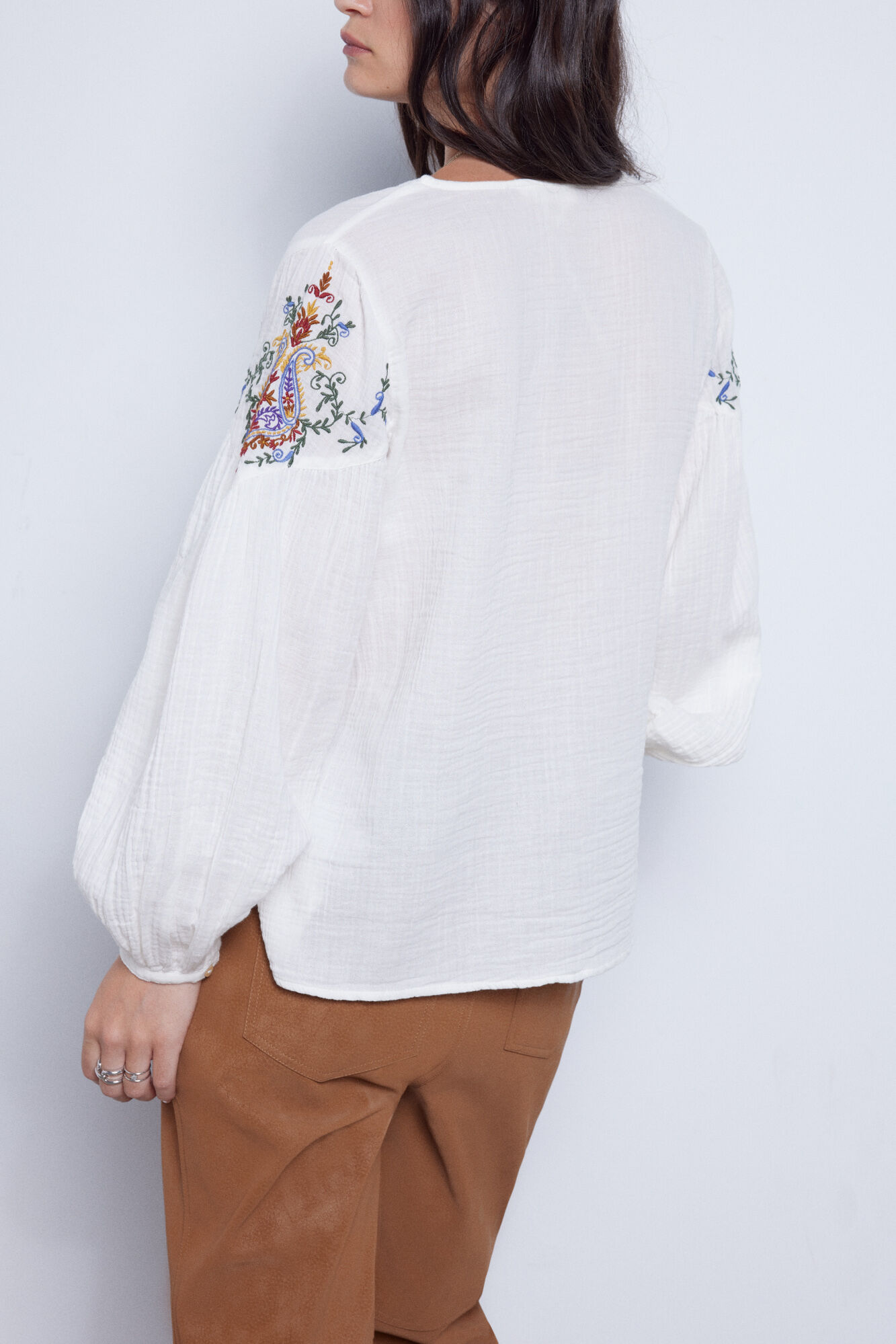 Blusa bordada manga larga Blusas de mujer Cortefiel