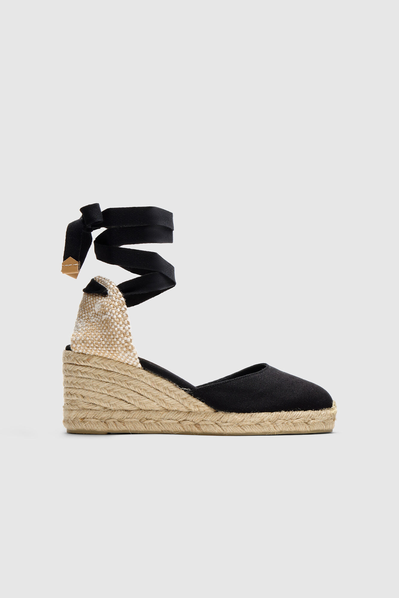 Casta&ntilde;er Alpercata Carina com cunha elaborada em lona