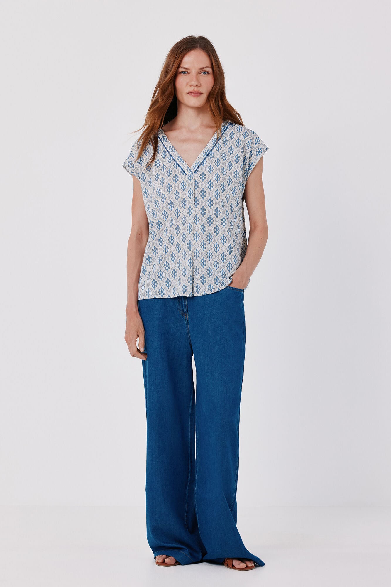 Cortefiel V-neck T-shirt with lace detail