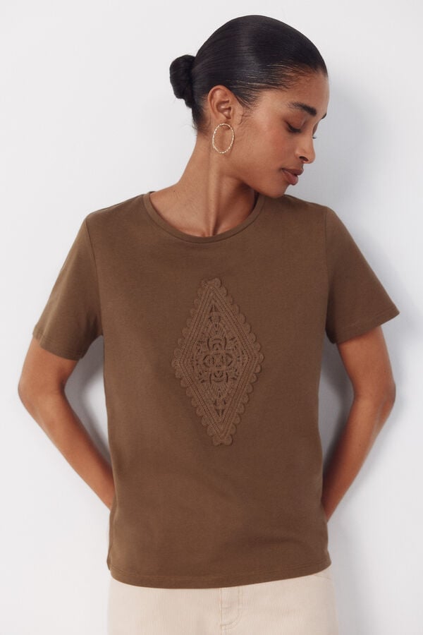 Cortefiel T-shirt with crochet patch Kaki