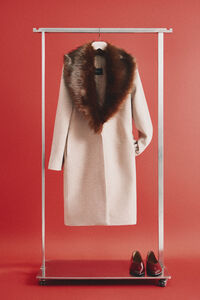 Cortefiel Abrigo con detalle efecto pelo