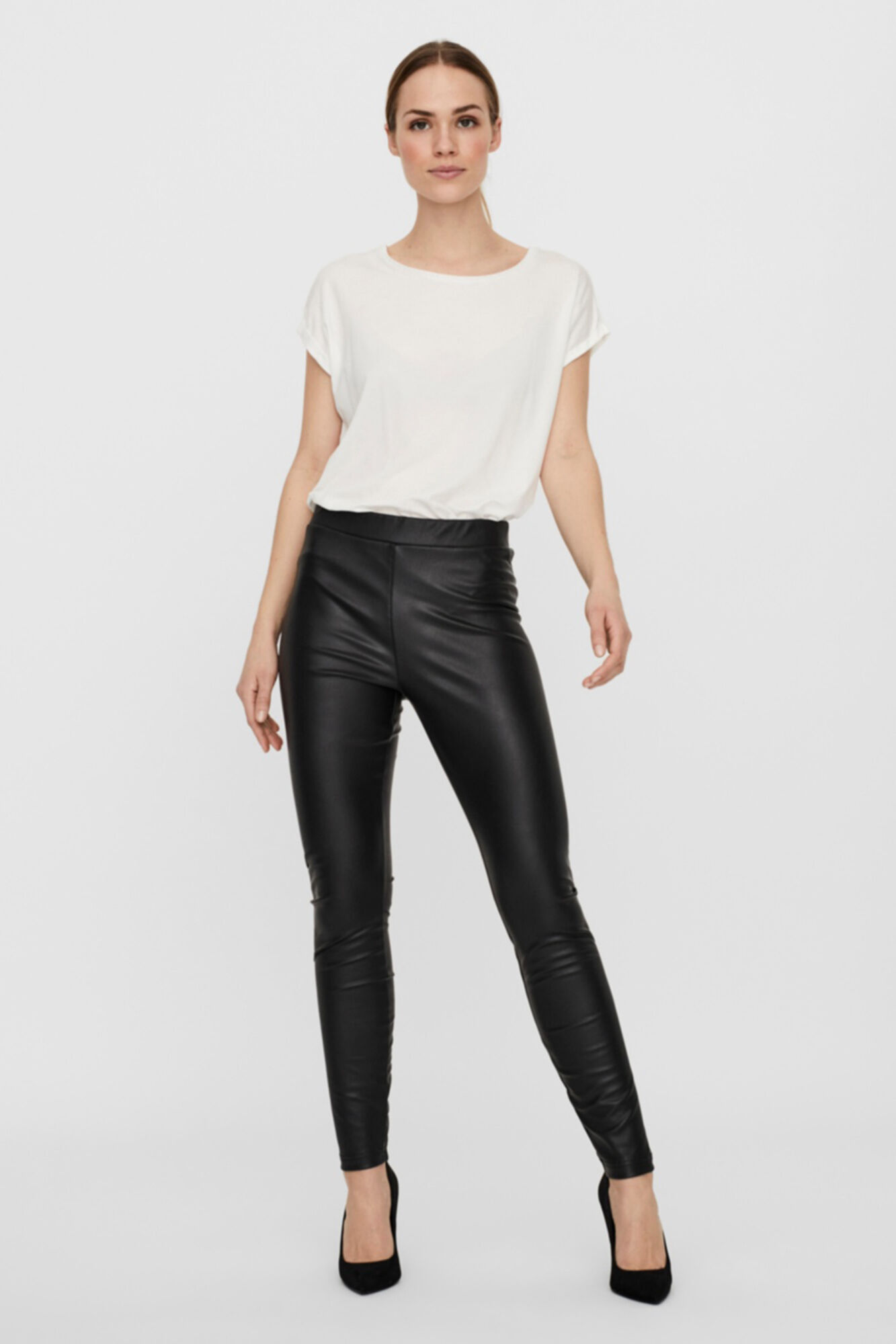 Faux leather leggings Women s trousers Cortefiel