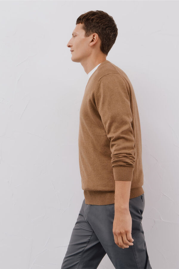 Cortefiel Fine jersey-knit cotton v neck jersey Beige