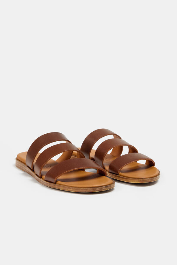 Bryan Stepwise Sand&aacute;lia rasa em pele Castanho