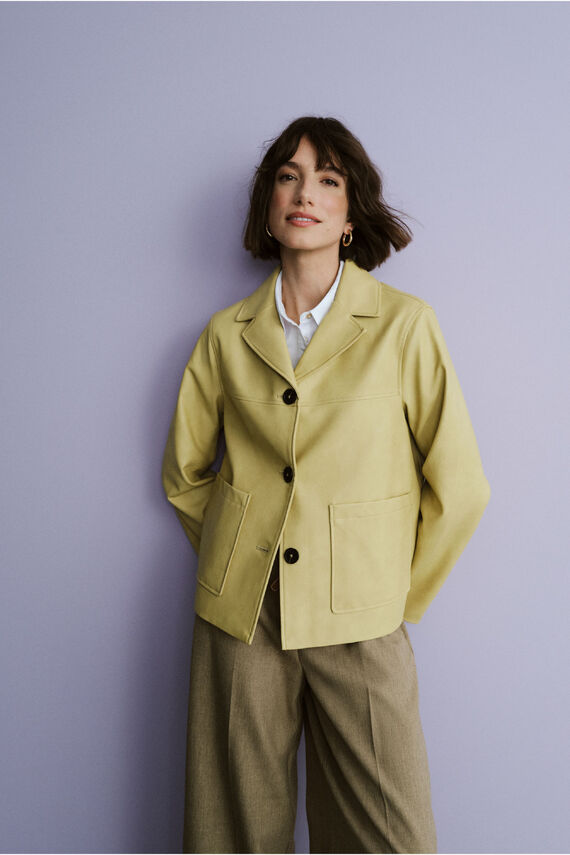 Chaqueta amarilla efecto piel