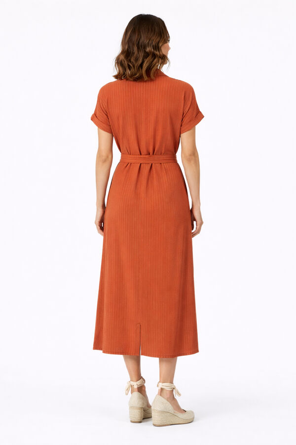 Vila Vestido camiseiro midi com l&uacute;rex Laranja