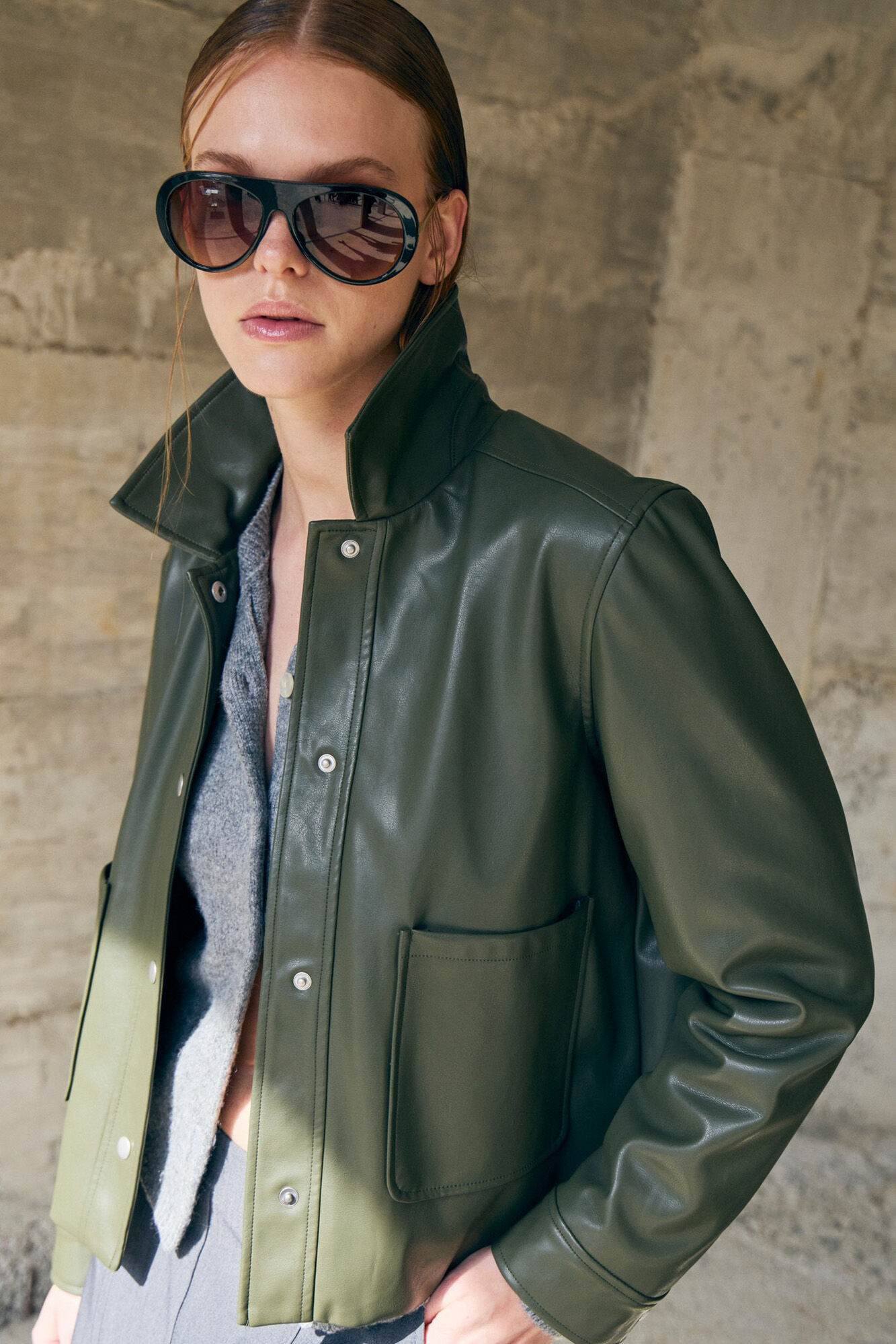 Vila Casaco de couro sint&eacute;tico com bot&otilde;es