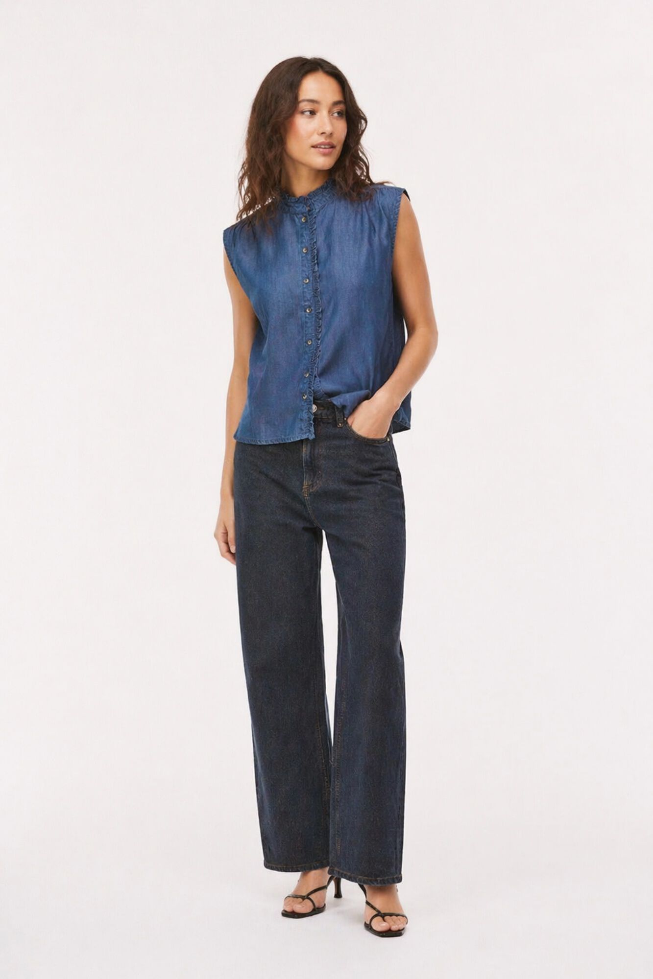 Vila Blusa sem mangas em tencel
