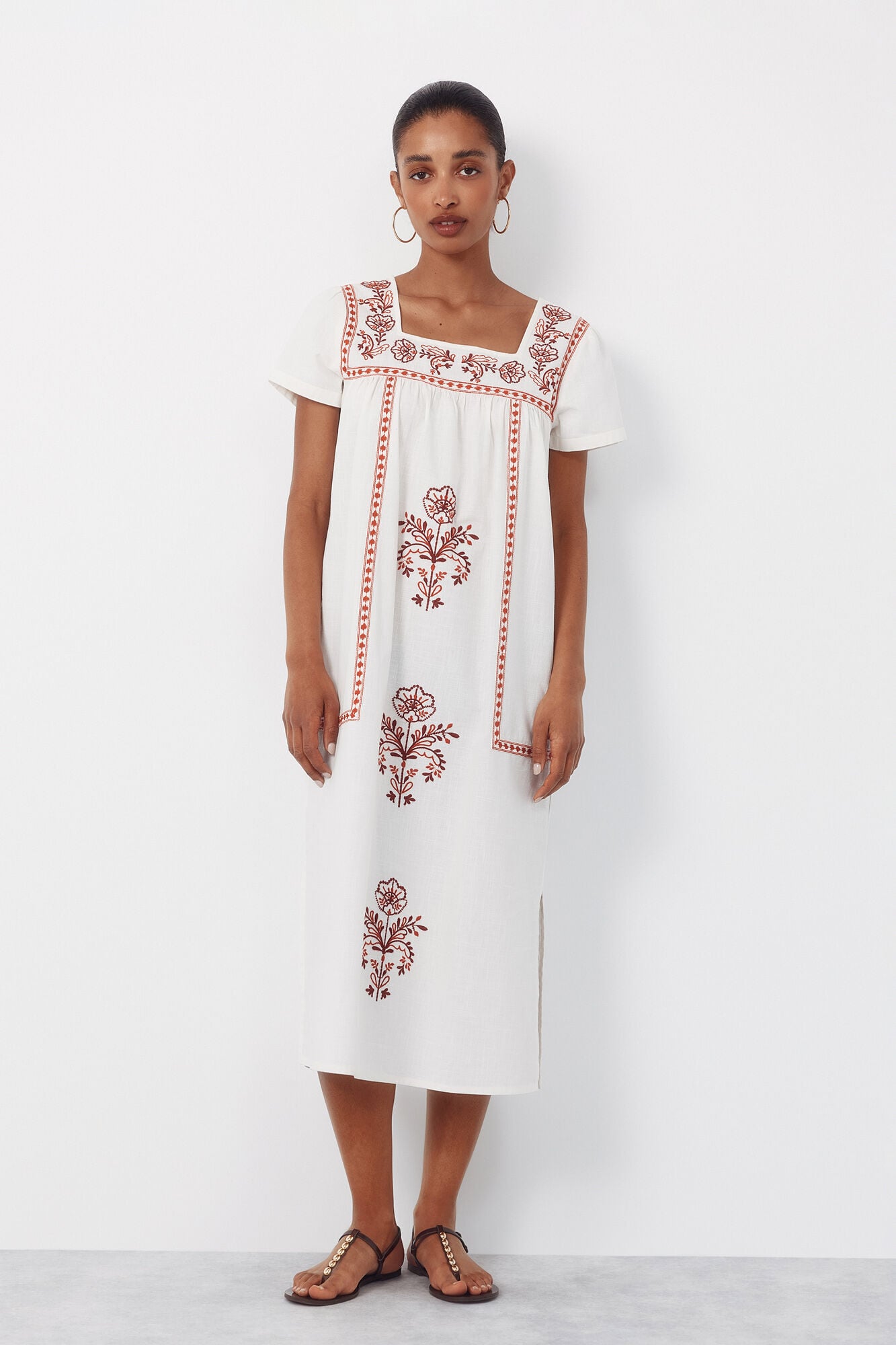 Cortefiel Vestido bordados florais