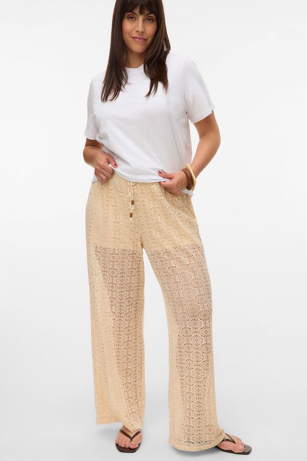 Vero Moda Curve Pantal&oacute;n largo con calados talla grande Beige