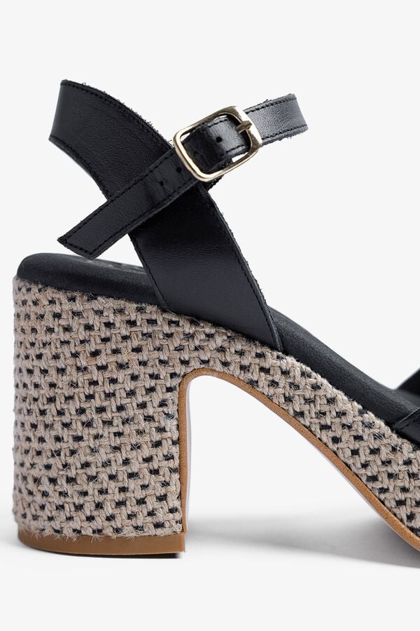 Popa Sand&aacute;lia cunha salto senhora Daira Pele Preto