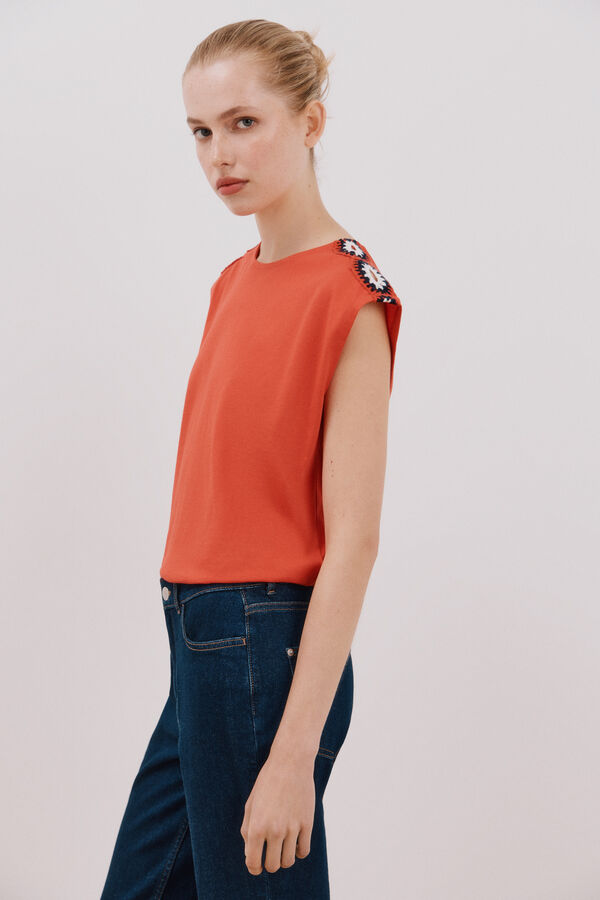 Cortefiel T-shirt detalhe crochet Vermelho