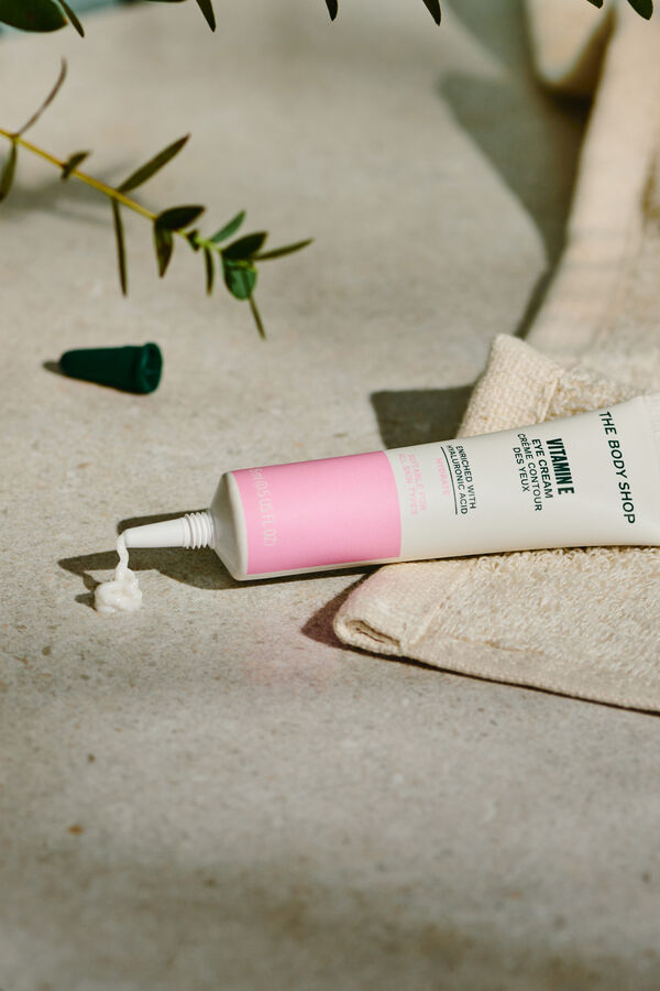 The Body Shop Vitamin E Eye Contour Cream Multicolour