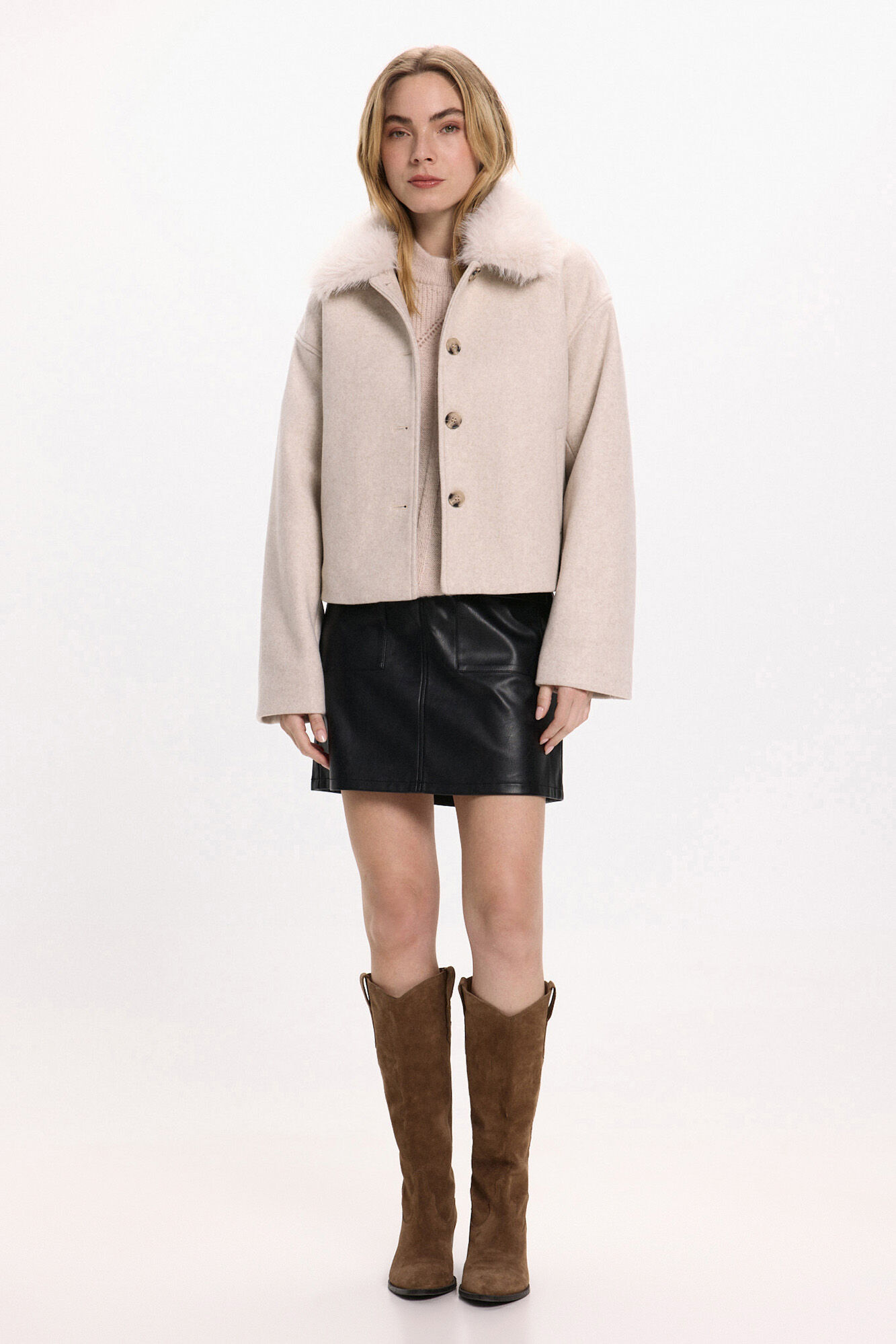 Vila Sobretudo de tecido com gola de pele sint&eacute;tica