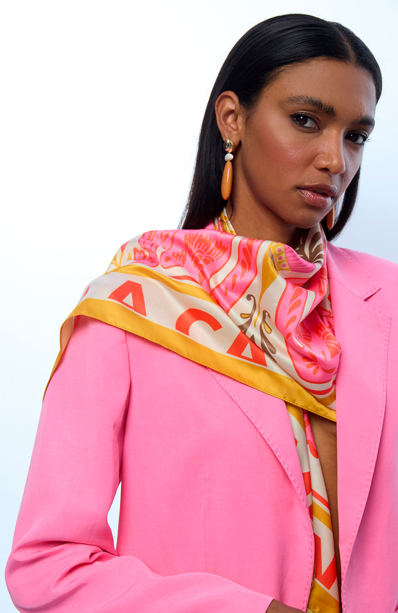 Lola Casademunt Len&ccedil;o acetinado