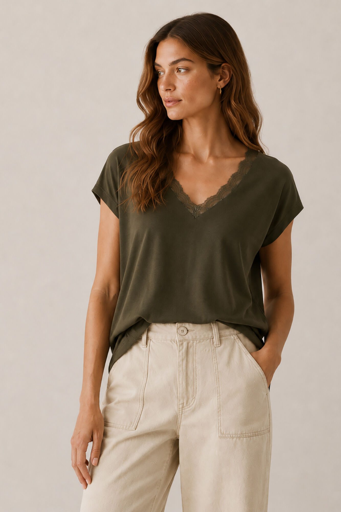 Vila T-shirt b&aacute;sica com detalhes de renda