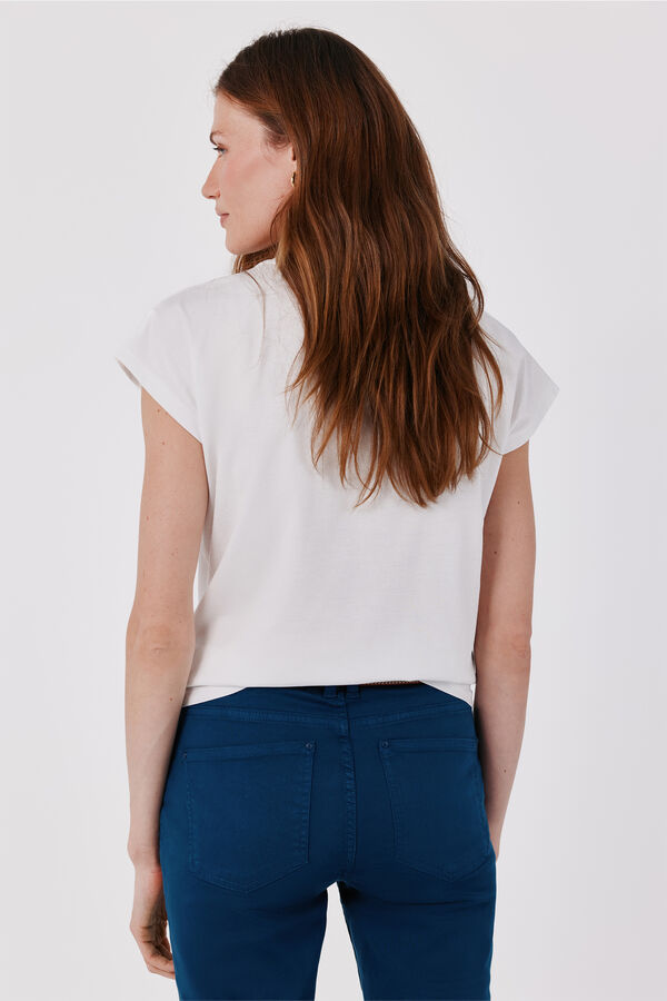 Cortefiel Camiseta b&aacute;sica com bot&otilde;es dourados Branco