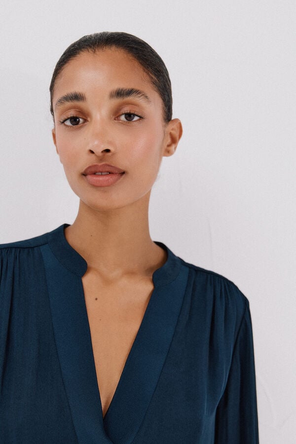 Cortefiel Blusa satinada fluida Azul marino