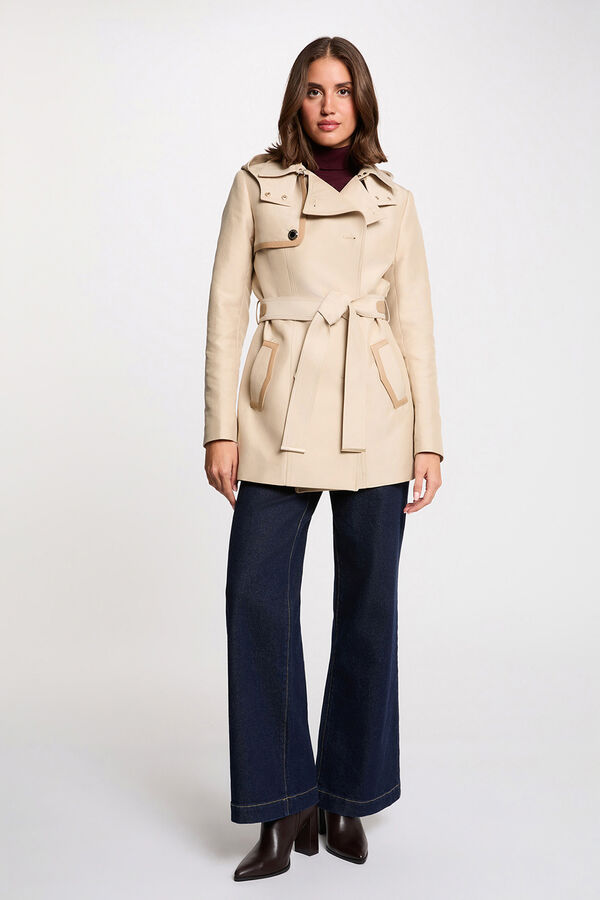 Morgan Trench m&eacute;dio com capuz Tostado