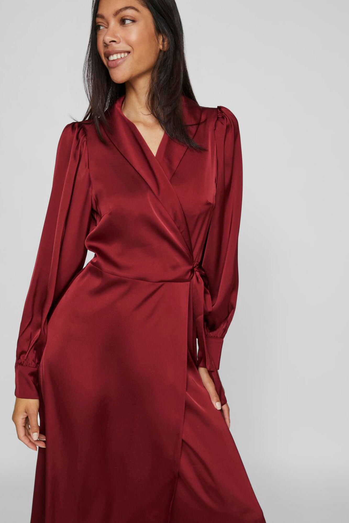 Vila Vestido midi envolvente em cetim