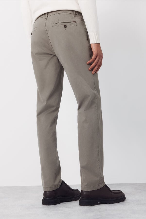 Cortefiel Pantal&oacute;n chino regular fit Kaki