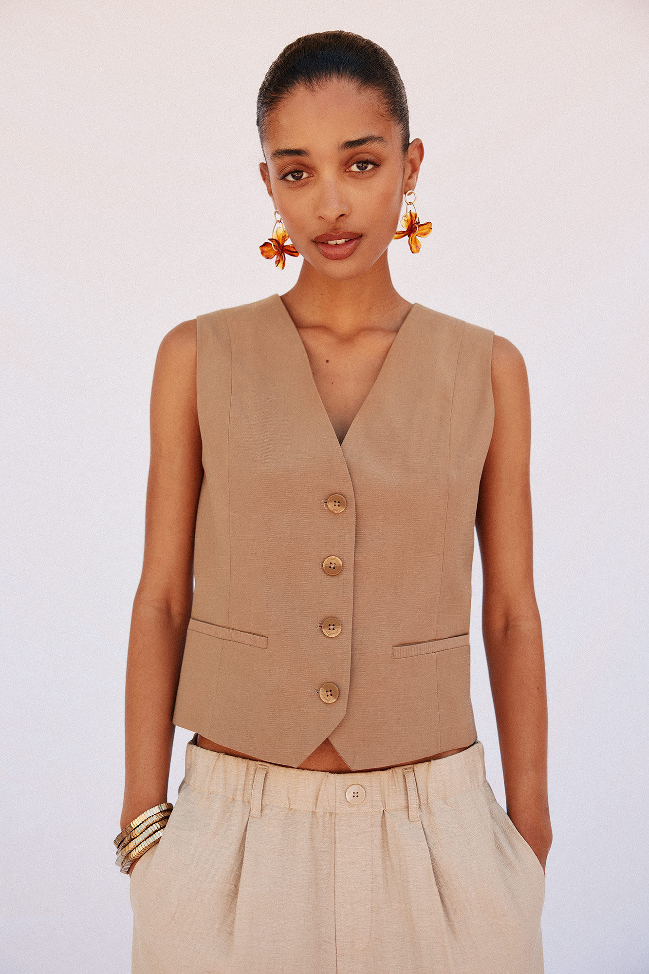 Cortefiel V V neckline