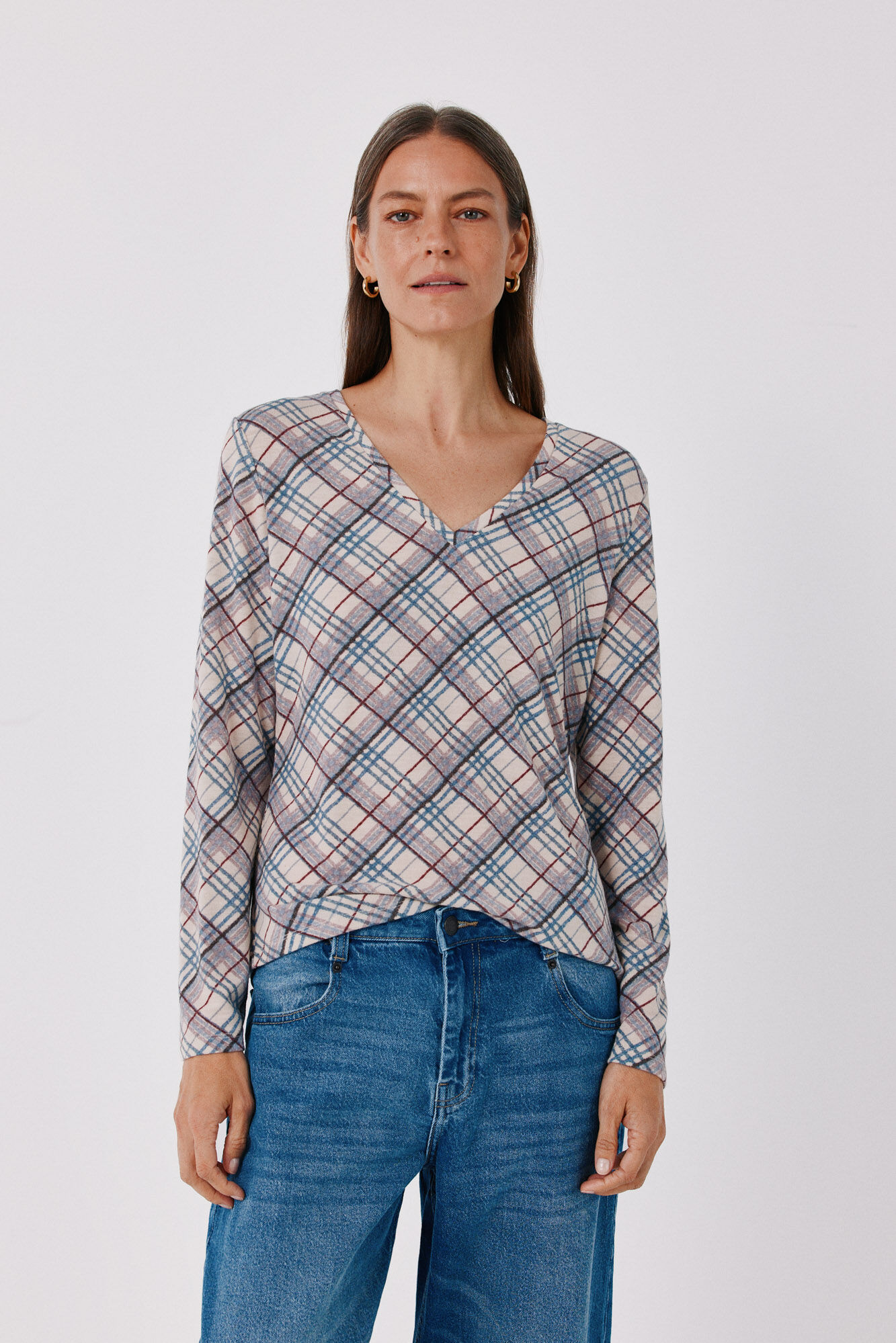 Cortefiel V-neck basic T-shirt