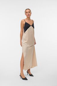 Vero Moda Vestido comprido acetinado de al&ccedil;as