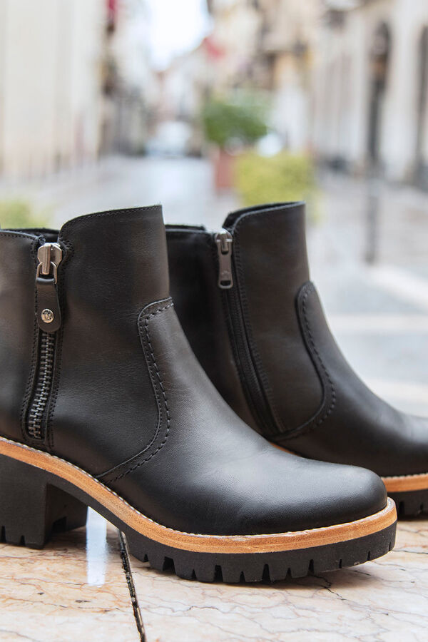 Cortefiel Leather boots with leather lining Black