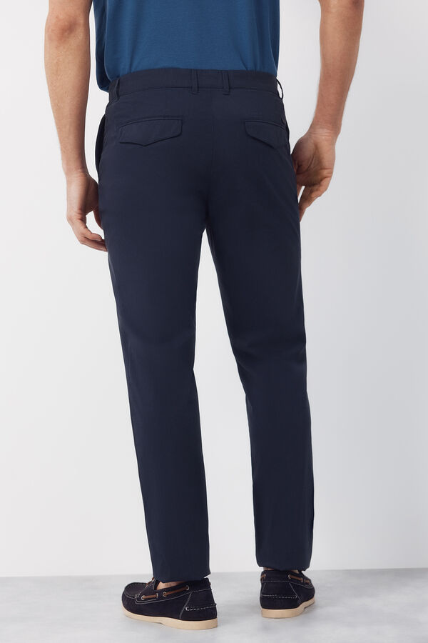 Cortefiel Pantal&oacute;n chino t&eacute;cnico slim Azul marino