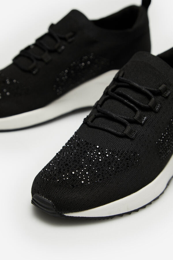 Cortefiel Ultra-light lace-up sneaker Black