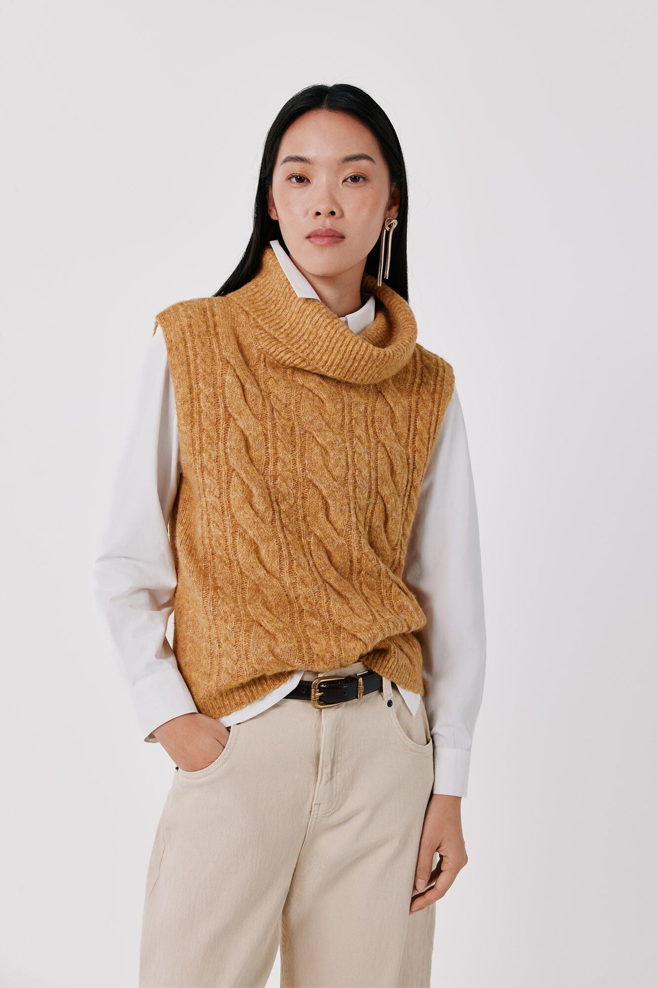 Cortefiel Braided knit gilet