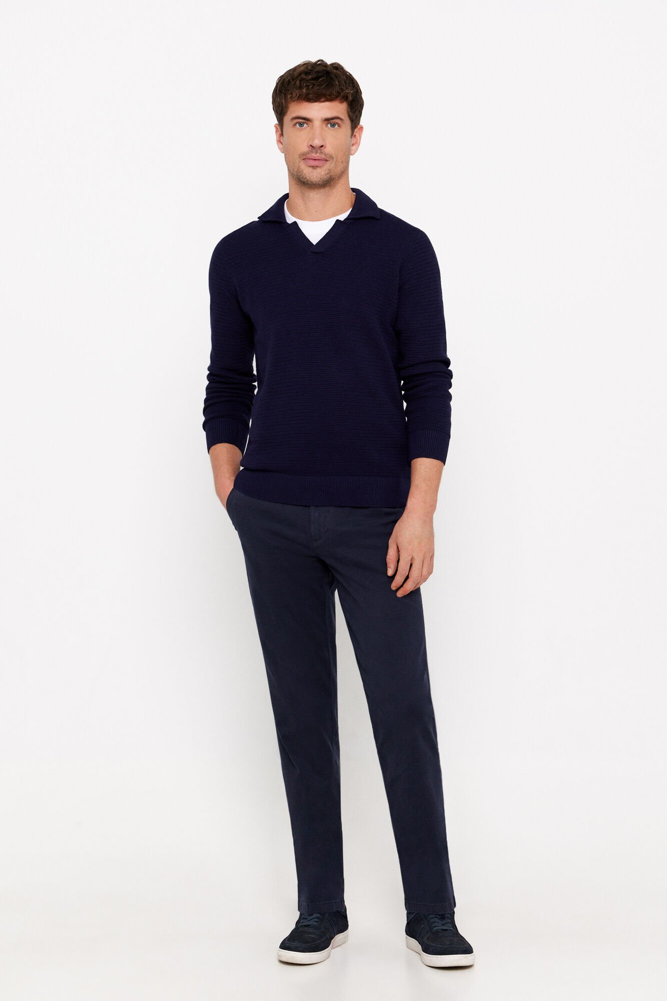 Pantalon chino regular fit Pantalones de hombre Cortefiel