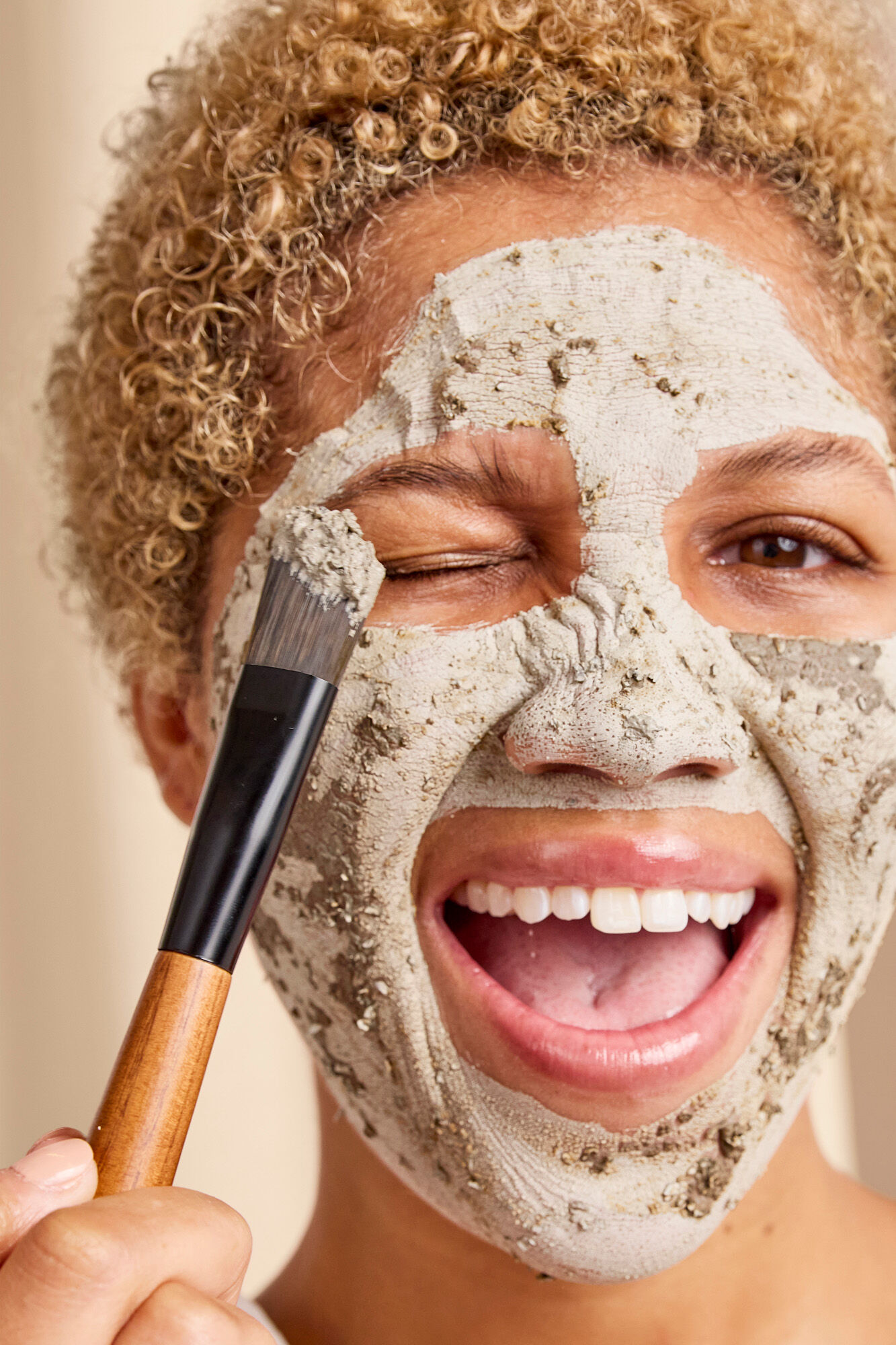 The Body Shop Mascarilla Cuidado Experto Purificante de Carb&oacute;n del Himalaya