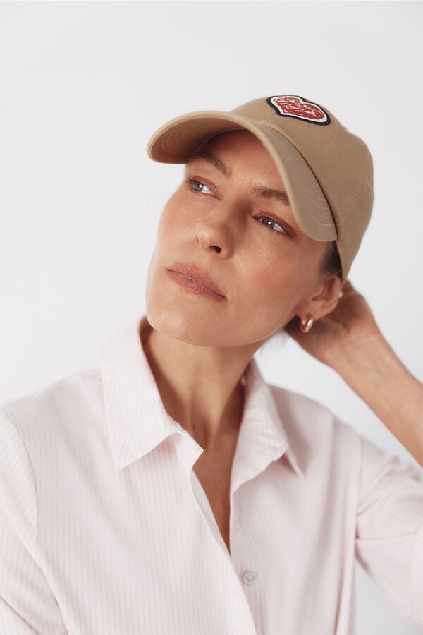 Cortefiel Little hearts cap Beige