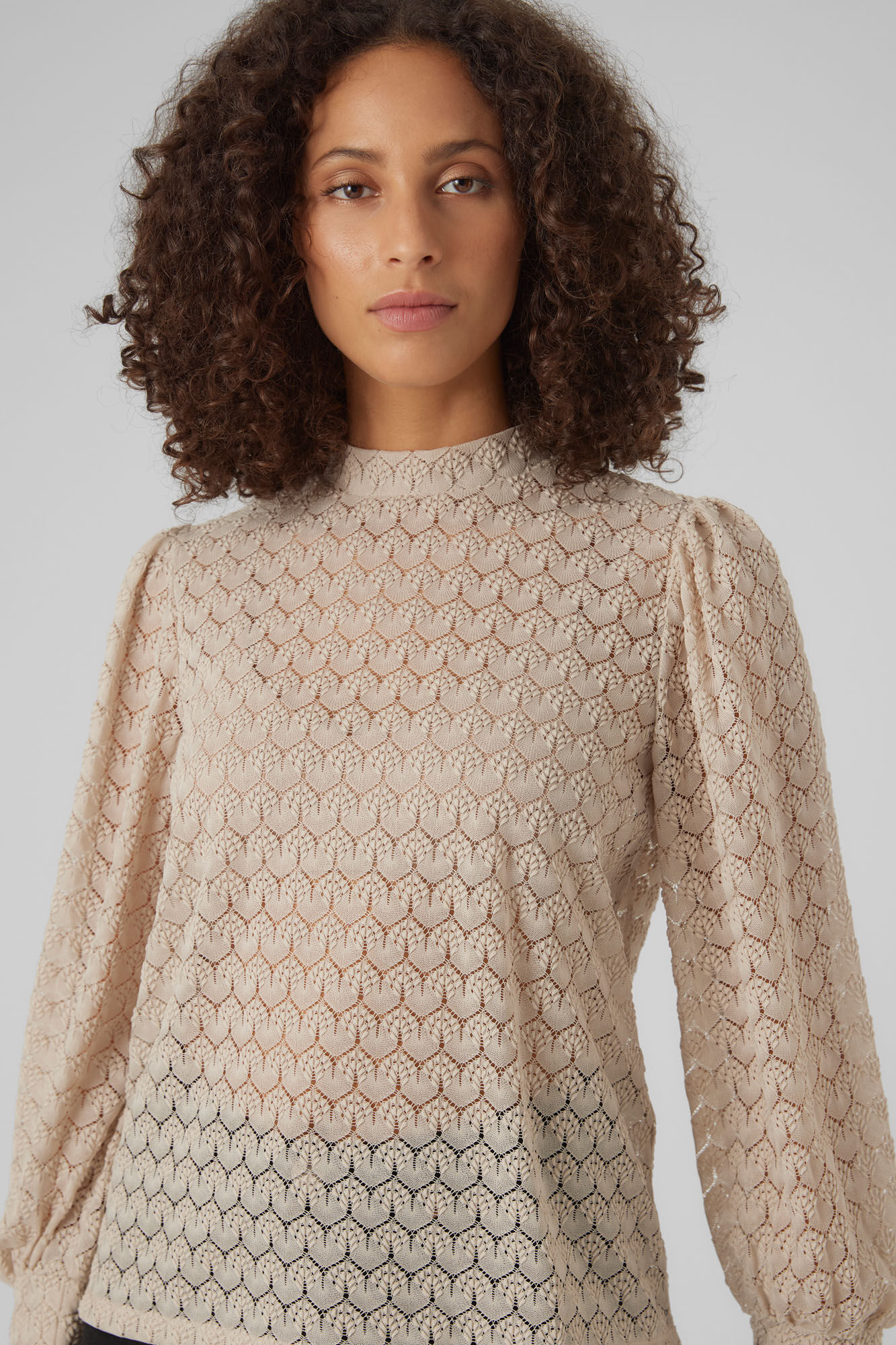 Vero Moda Top de encaje cuello cerrado