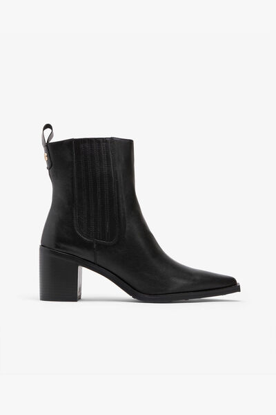 Cortefiel Heeled ankle boot with pointed toe Black