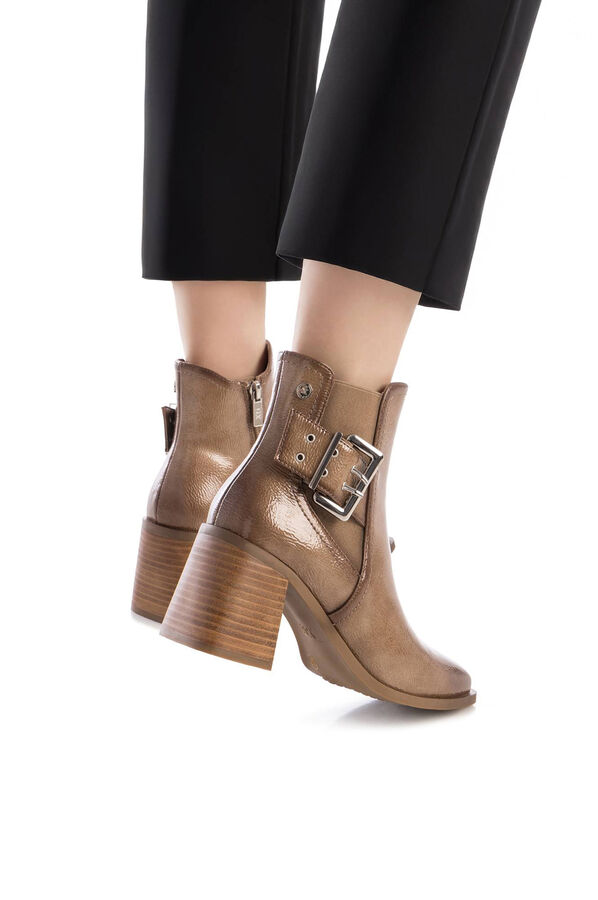 XTI Botins de salto estilo Chelsea Castanho