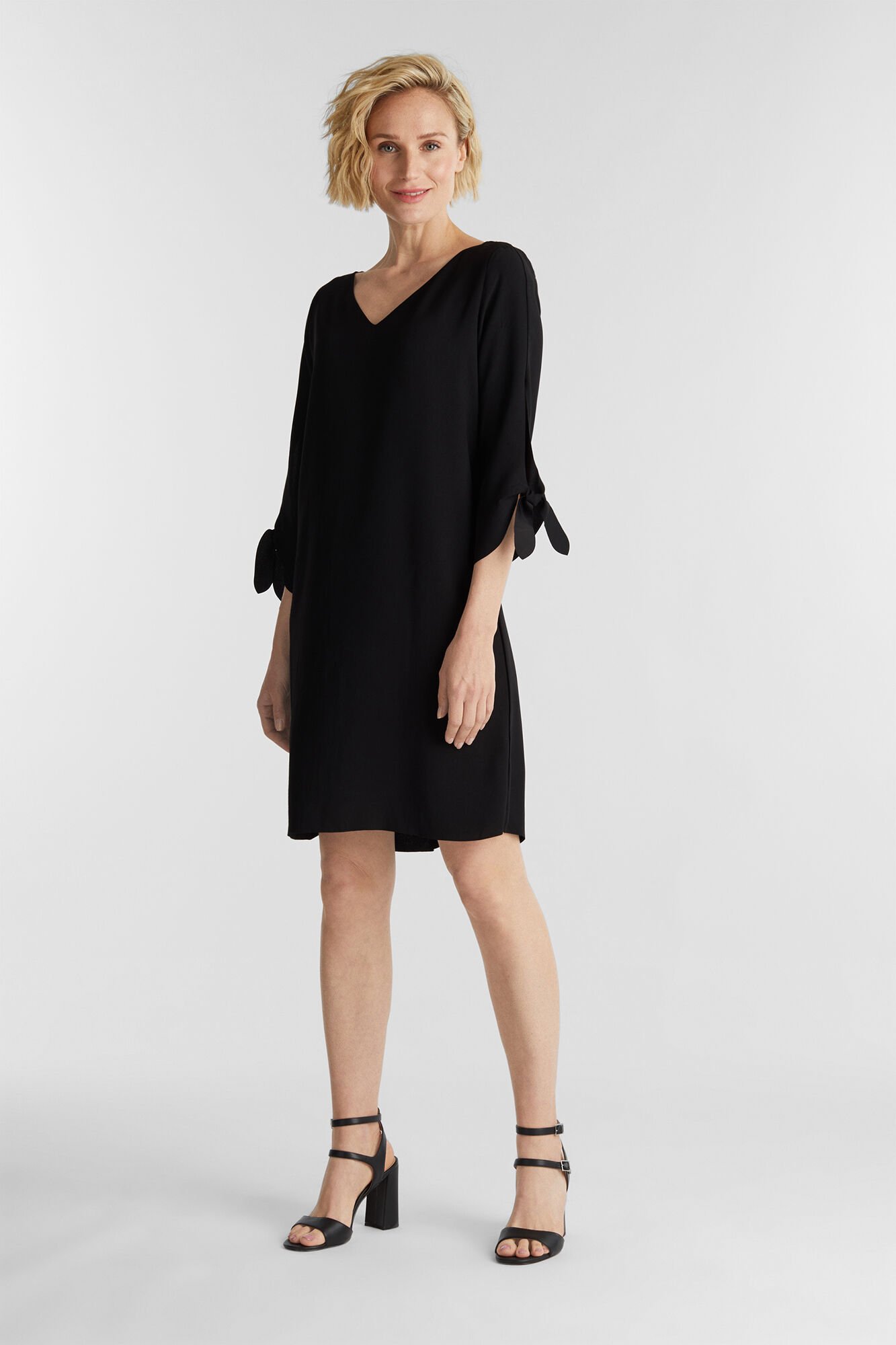 Loose fit crepe dress Women s dresses and jumpsuits Cortefiel