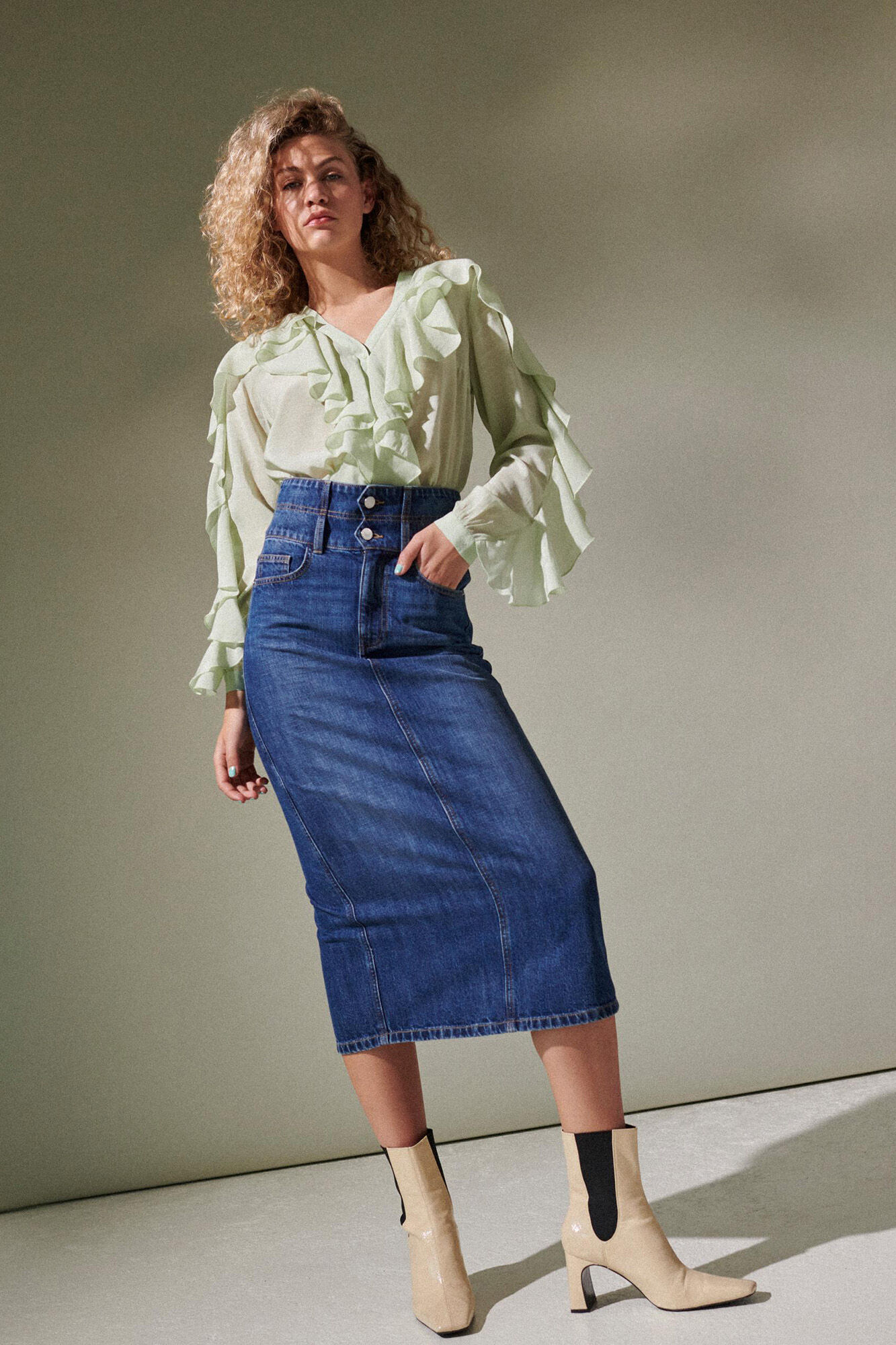 Denim midi skirt Women s skirts Cortefiel