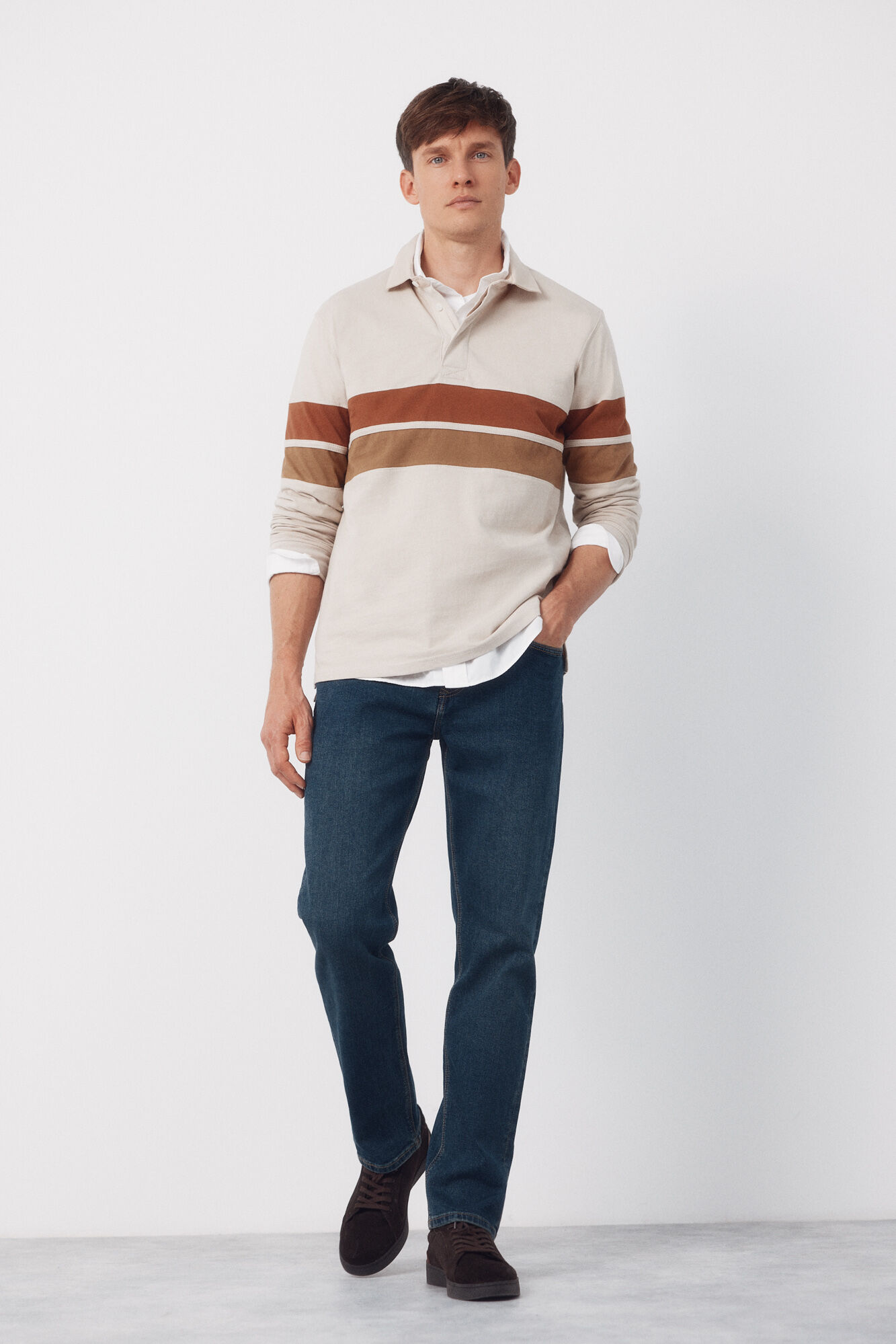 Cortefiel <br>-Regular fit<br>-Single jersey fabric<br>-Contrasting white neck, contrasting colour blocks and button placket<br>-By buying our cotton products, you're supporting our investment in the Better Cotton initiative. This product has been sourced using a ma