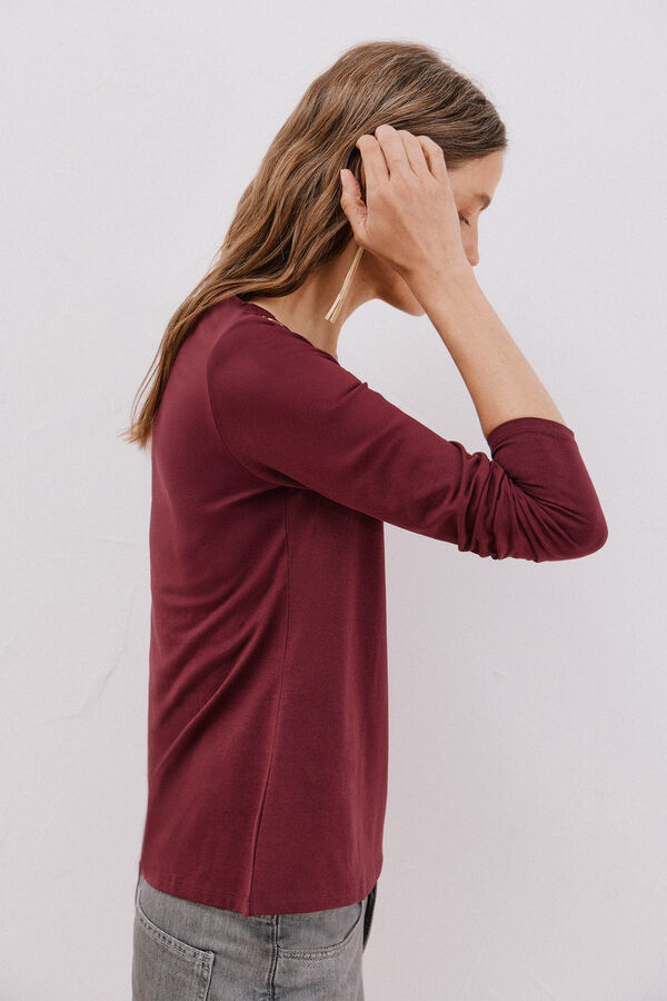 Cortefiel Boat neck T-shirt with buttons Maroon